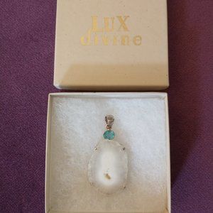White Agate & Blue Topaz Pendant